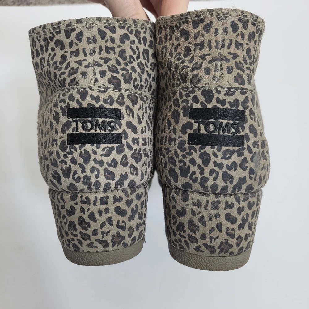 Toms Kala Desert Wedge Cheetah Suede Boots 6 YOUTH 8 WOMENS